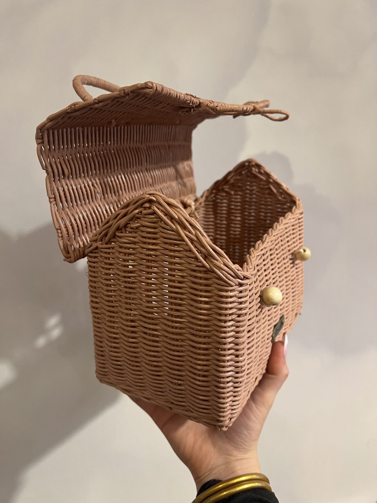 Panier petite maison en rotin – Image 3